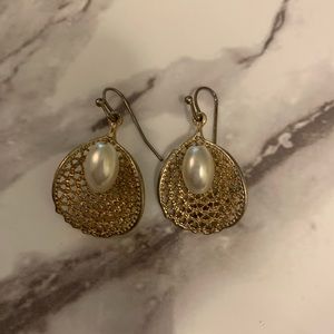 Gold pearl earrings
